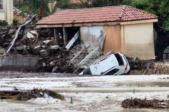 СподелиВ усложнената метеорологична обстановка в страната днес загинаха хора и