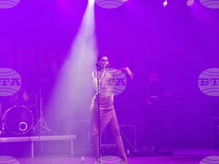 Михаела Филева ще изнесе тази вечер концерт в зала 1 Михаела Филева ще изнесе тази вечер концерт в зала 1 на НДК