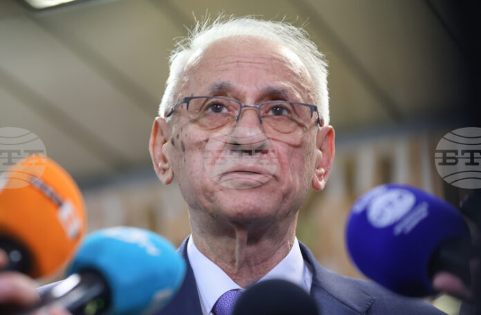 Министър Силви Кирилов изиска незабавен доклад от директора на болница „Проф. Иван Киров“ заради случай на майка и бебе, получили увреждания на очите от UV лампа