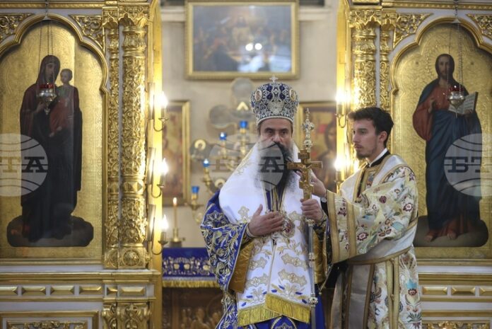 На днешния ден, по решение на Светия синод на БПЦ, в храмовете се извършва молебен за децата с увреждания, каза патриарх Даниил