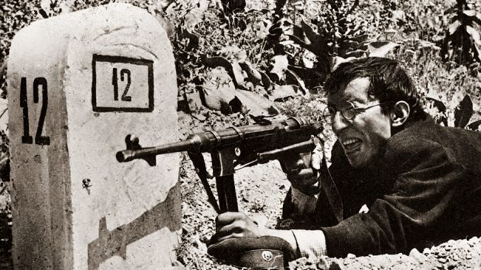 Кадър от филма "На всеки километър" Кадър от филма "На всеки километър"