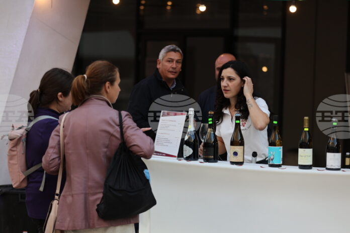 Над 40 български вина могат да опитат жителите и гостите на столицата днес и утре под куполите на Ларгото