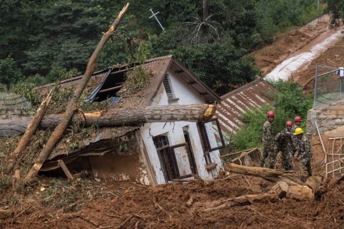 Най-малко 47 души в Непал загинаха при свлачища, мълнии и наводнения, предизвикани от проливни дъждове