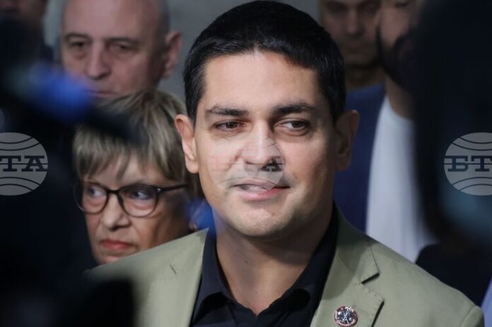 Най-вероятно отиваме на предсрочни избори заради провала на управляващите, коментира лидерът на МЕЧ Радостин Василев