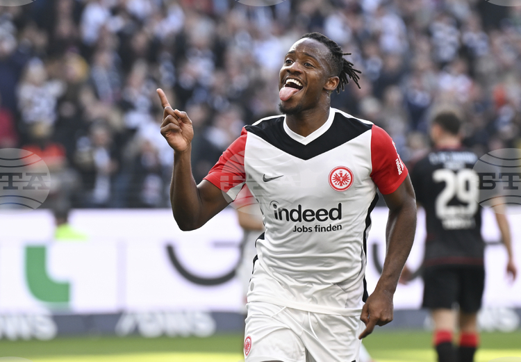 СподелиНападателят на Айнтрахт Франкфурт Миши Батшуай сподели емоционални думи за