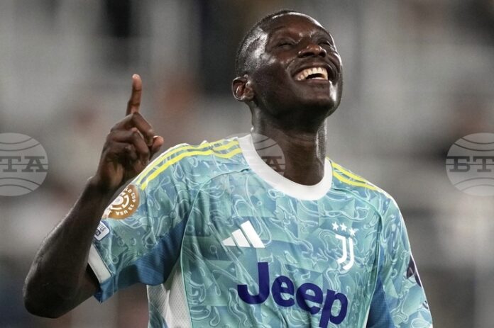 Нападателят на Тотнъм Рандал Коло Муани може да направи дебют в шампионата на Англия