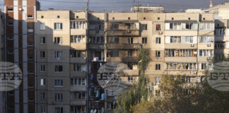 ОБНОВЕНА Двама души бяха убити при руската въздушна атака в Киев; няколко руски летища бяха затворени