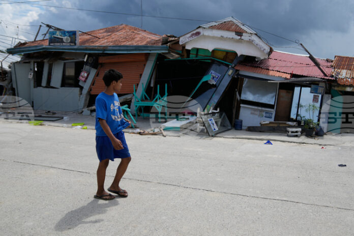 ОБНОВЕНА
                                                                                                Петима са вече загиналите при мощното земетресение във Филипините