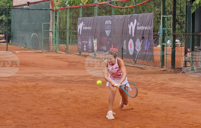 ОБНОВЕНА Росица Денчева се класира за втория кръг на сингъл на турнир по тенис в Италия, Елизара Янева отпадна след два пропуснати мачбола