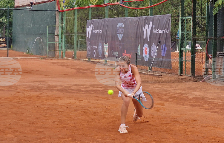 СподелиБългарската тенисистка Росица Денчева успя да достигне втория кръг на