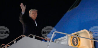 ОБНОВЕНА Тръмп ще се срещне с емира и премиера на Катар на борда самолета си при спирка за презареждане на път за Малайзия, каза Белият дом