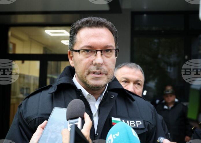 ОБНОВЕНА Трима души са загинали при бедствената ситуация в района на Елените, съобщи вътрешният министър Даниел Митов