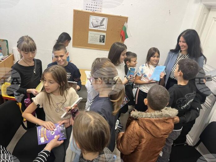 Образователен урок за родопските будители се проведе във филиал „Стар център“ на Регионална библиотека в Смолян