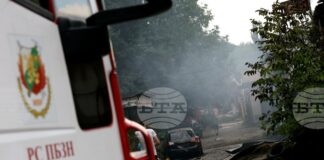 Около 20 леки автомобила са засегнати от пожар в столичния квартал "Гоце Делчев"