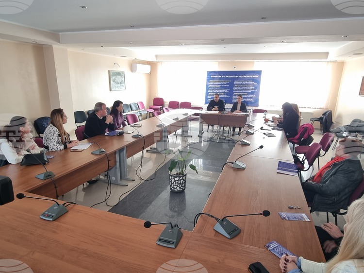 СподелиПо време на среща с представители на Комисията за защита