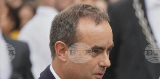 Франция обяви ново правителство начело със Себастиан Льокорню