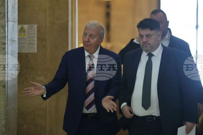 Оставаме лоялни на коалицията „БСП – Обединена левица“, каза Александър Томов