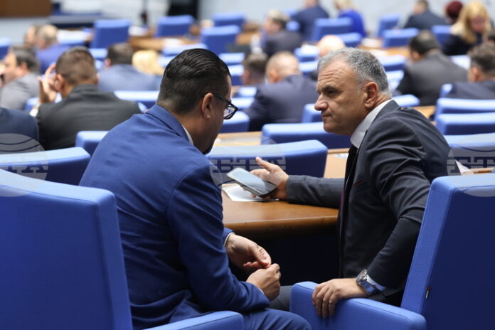 Парламентът прие законови промени, с които се създава единен регистър на лицата, лишени от управленски права