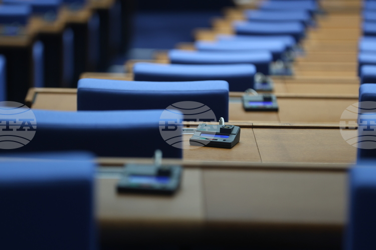 СподелиПо време на днешната сесия Парламентът ще проведе второ четене