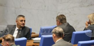 Парламентът забрани дроновете в определени зони и охраняемите граници на летищата