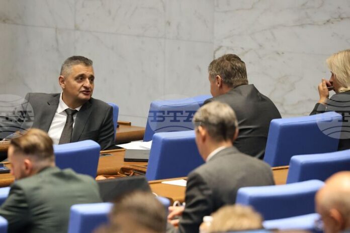 Парламентът забрани дроновете в определени зони и охраняемите граници на летищата