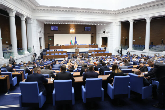 Парламентът забрани временно износа и вътреобщностните доставки до държави членки на ЕС на нефтопродукти, основно дизел и авиационно гориво