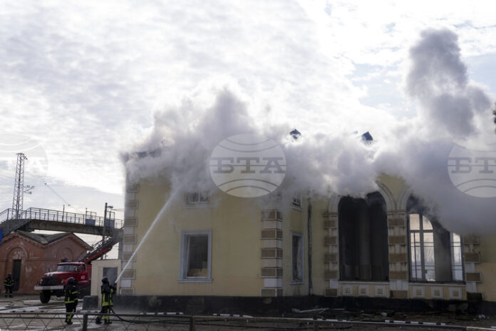 Пътнически влак бе ударен при руска атака срещу жп гара, казаха украинските власти