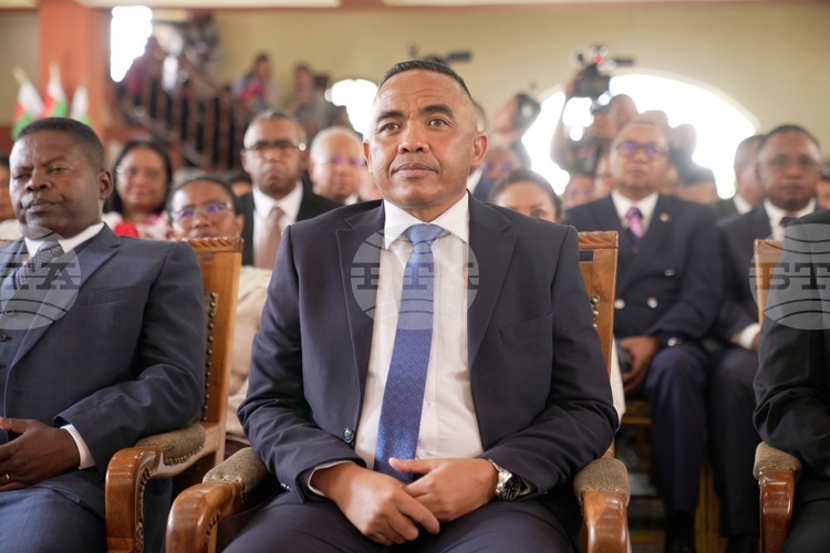 СподелиСлед бърз военен преврат полковникът Микаел Рандрианирина официално стана новият