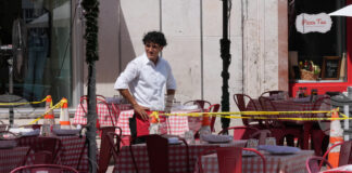 Потребителското доверие в САЩ през октомври е по-високо от очакванията на икономистите въпреки лекия спад спрямо септември