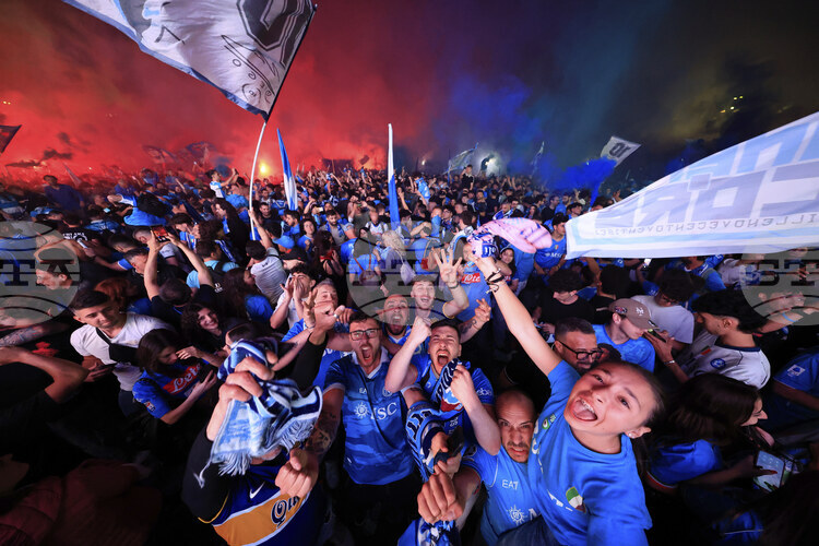 СподелиНидерландската полиция обяви в сряда че е задържала над 200