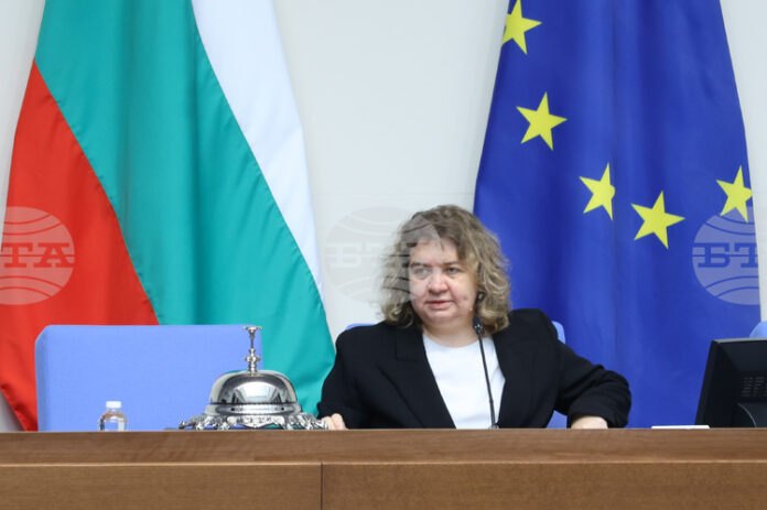 Председателят на Народното събрание Наталия Киселова поздрави Карлос Насар за Председателят на Народното събрание Наталия Киселова поздрави Карлос Насар за спечелената трета световна титла по вдигане на тежести