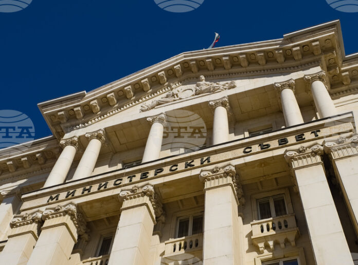 Премиерът свиква работно съвещание за набелязване на мерки след наложените Премиерът свиква работно съвещание за набелязване на мерки след наложените санкции срещу „Лукойл“