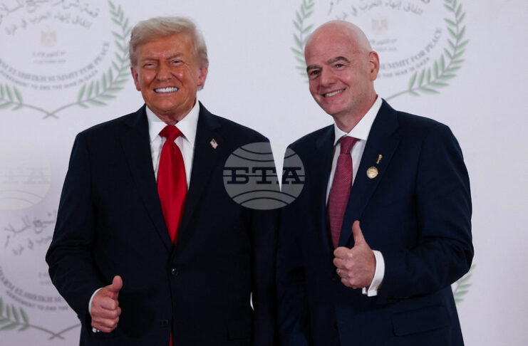 Президентът на ФИФА Джани Инфантино присъства на церемонията по прекратяване на огъня в Газа
