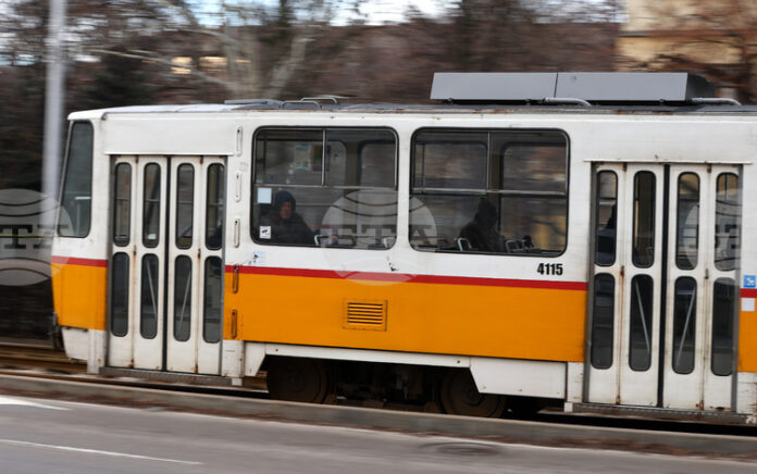 Продължава работата по ремонта на настилките около трамвайното трасе по бул. „Янко Сакъзов“, съобщи Васил Терзиев