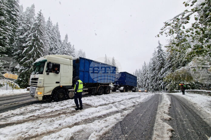 Проходът Превала остава затворен до 10:00 ч. утре сутринта
