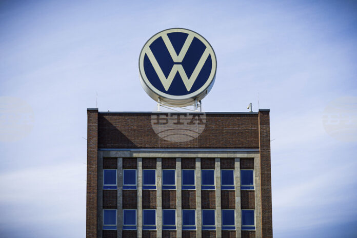 "Фолксваген" спира производството в заводите си в Саксония заради слабо търсене на електромобили