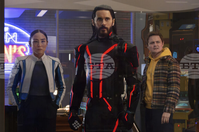 "Tron: Арес" завладя и българската публика
