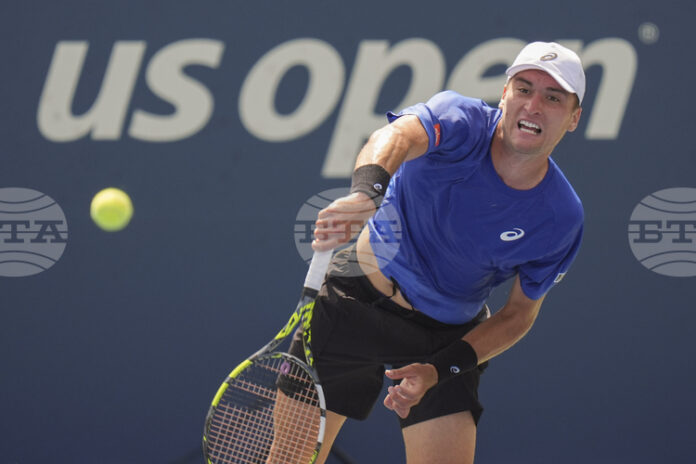 Рафаел Колиньон отстрани Алехандро Давидович Фокуна на четвъртфиналите на турнира по тенис за мъже в Брюксел