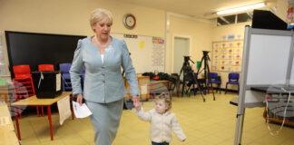 РАЗШИРЕНА
                                                                                                Над 3,6 милиона души имат право на глас на днешните президентски избори в Ирландия