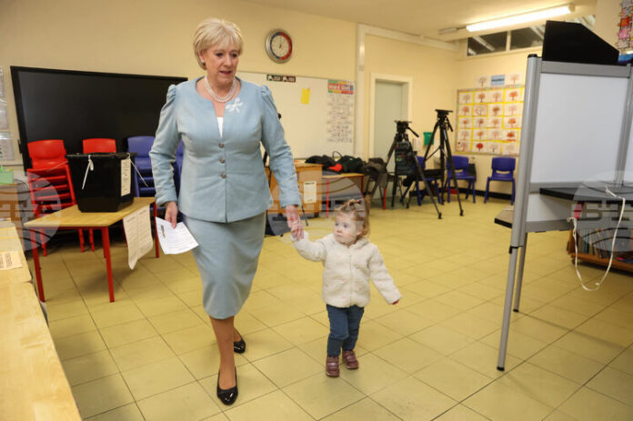 РАЗШИРЕНА
                                                                                                Над 3,6 милиона души имат право на глас на днешните президентски избори в Ирландия