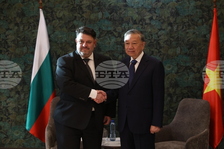 СподелиНа среща в София председателят на БСП и вицепремиер Атанас