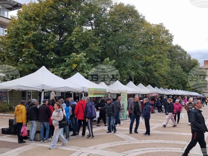 Регионално фермерско-занаятчийско изложение събра за шести път в Ямбол производители от Югоизточна България