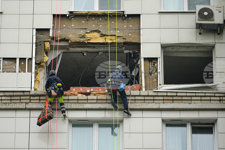 СподелиВтора поредна нощ украински дронове нападнаха руския град Москва съобщи