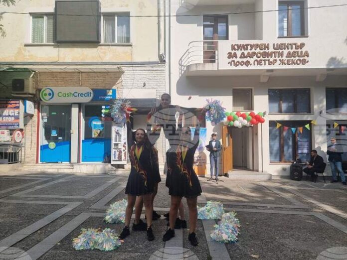 С празнична програма официално беше открита новата учебно-творческа година в С празнична програма официално беше открита новата учебно-творческа година в Центъра за подкрепа за личностно развитие в Стара Загора