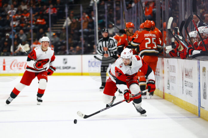 Сет Джарвис премина границата от 100 гола, единственият отбор без загуба от началото на сезона в НХЛ е Каролина