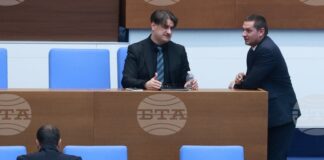 Сградата на читалището в село Славовица има безспорни качества да получи статут на недвижима културна ценност, каза министър Мариан Бачев