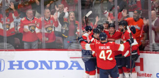 Шампионът Флорида започна новия сезон в НХЛ с победа