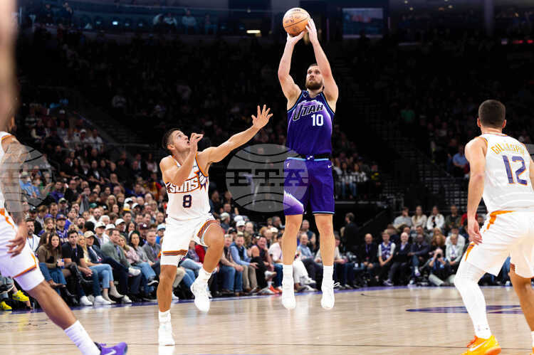 СподелиШей Гилджъс Александър отбеляза 13 от общо 23 точки в третата