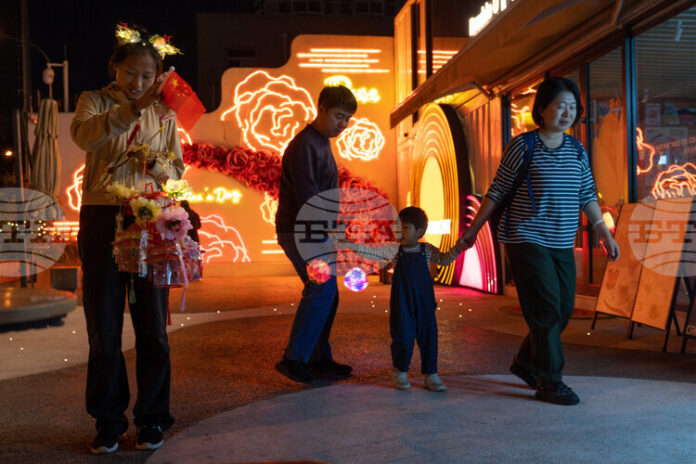 Средните разходи по време на почивните дни за Златната седмица в Китай са достигнали тригодишен минимум