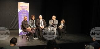 Среща с писателката Мария Лалева и представление на Младежкия театър предлага днес фестивалът „Есенни театрални срещи в Русе“